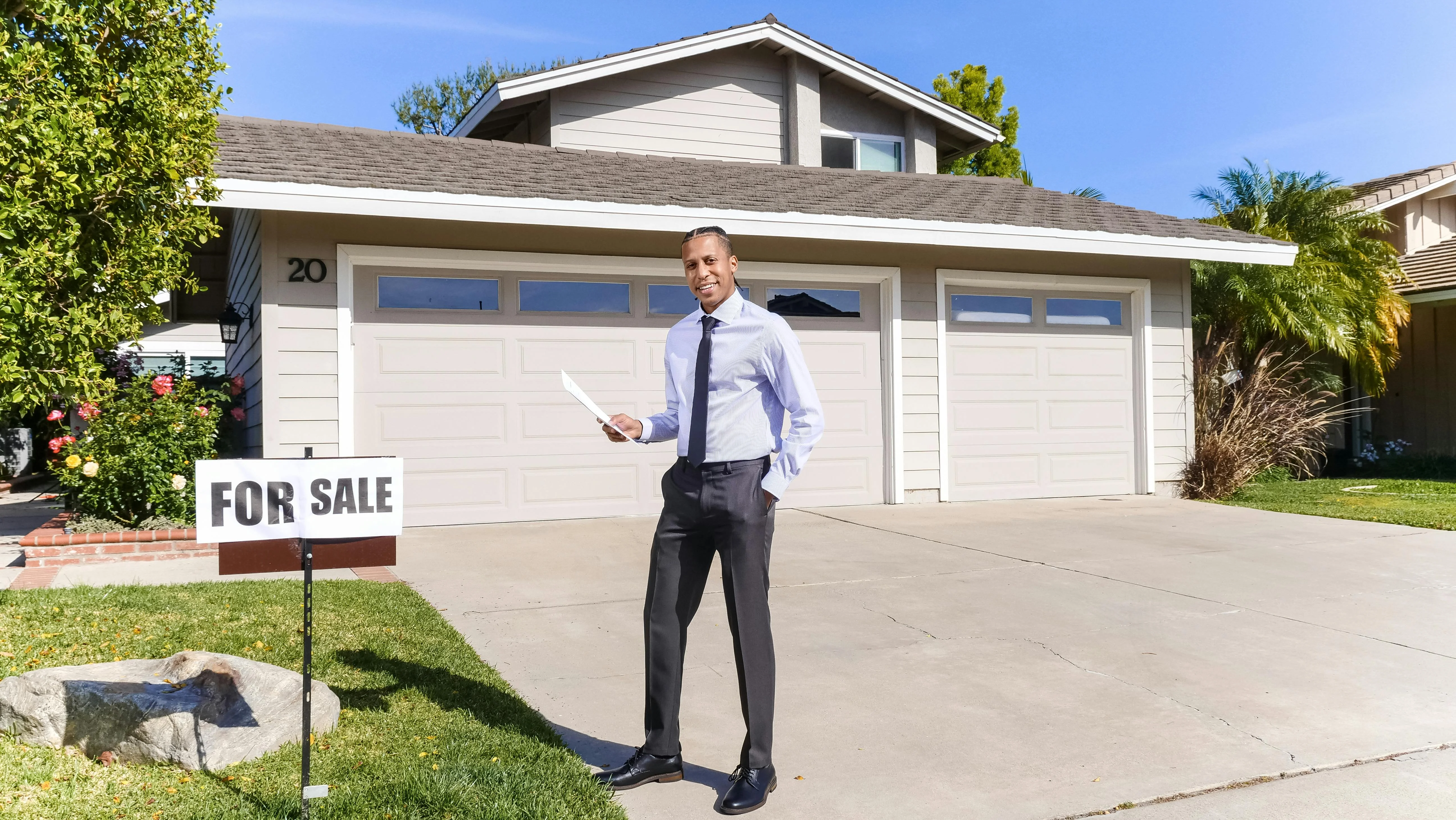 Mobile screenshot of a realtor link-in-bio page showing buttons: Schedule, Listings, Seller Guide, Testimonials