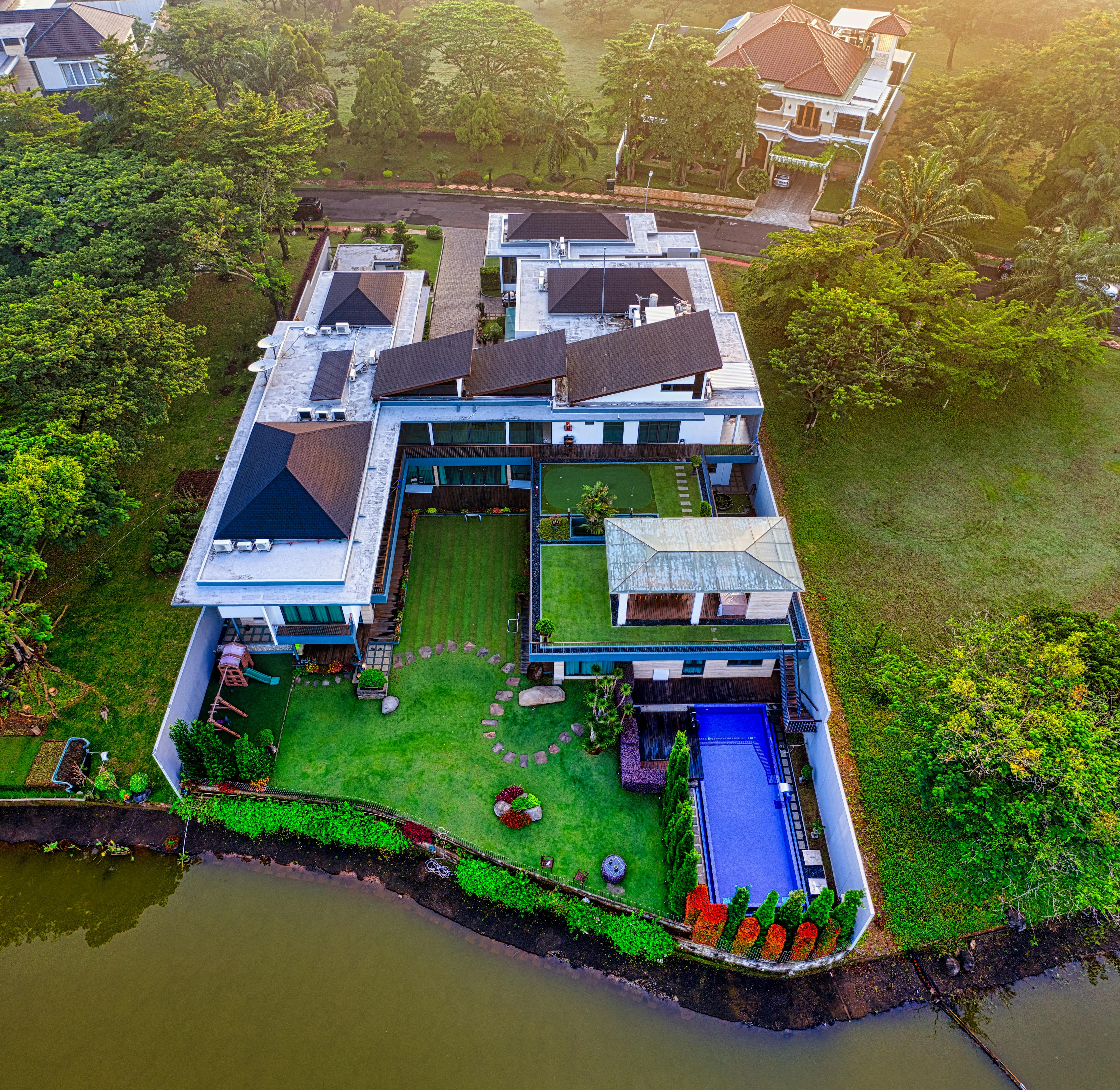 How Luxury Realtors Use Link-in-Bio Pages to Showcase High-End Listings